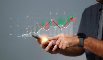 分析使用数字增强现实图形的工作公司的盈利能力积极指标。
