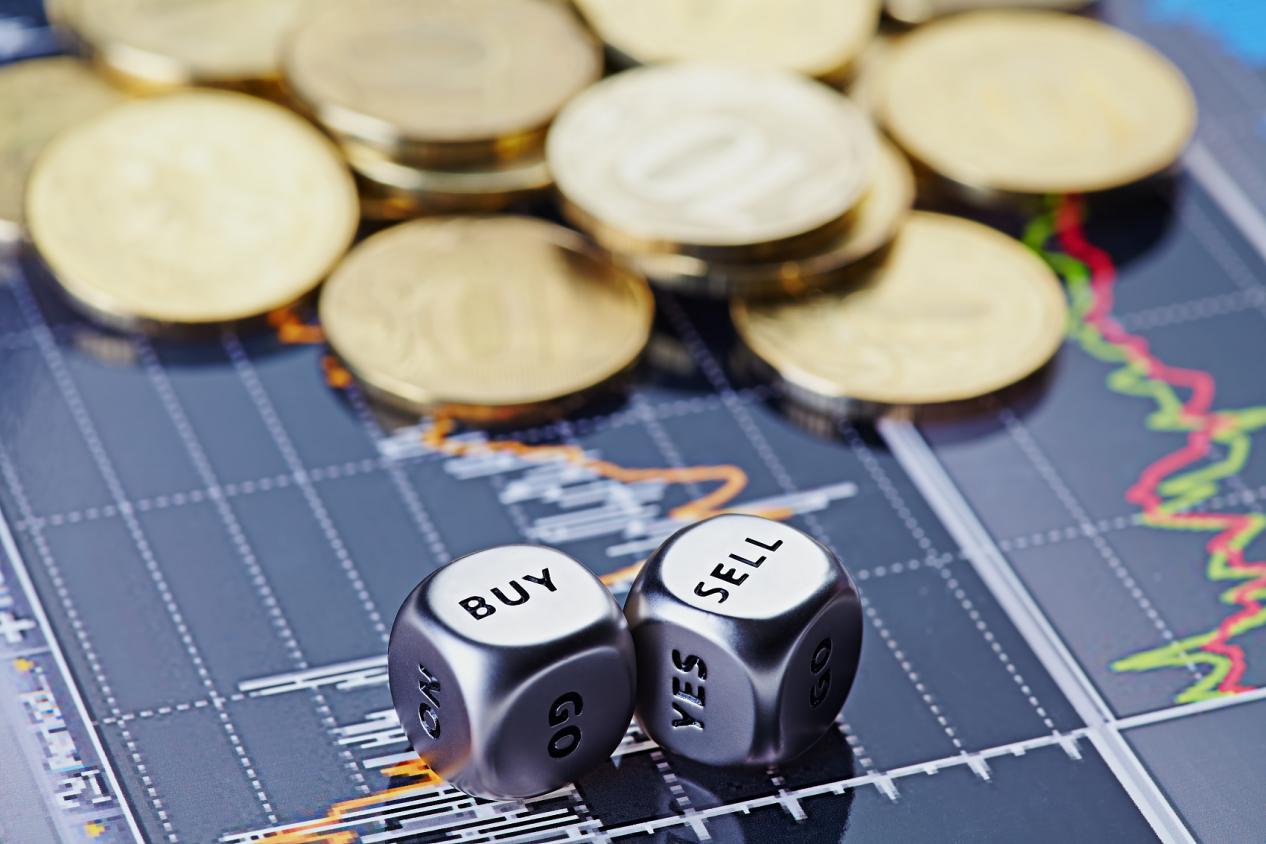 Dices cubes with the words SELL BUY