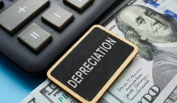 盘上带符号的现金折旧。