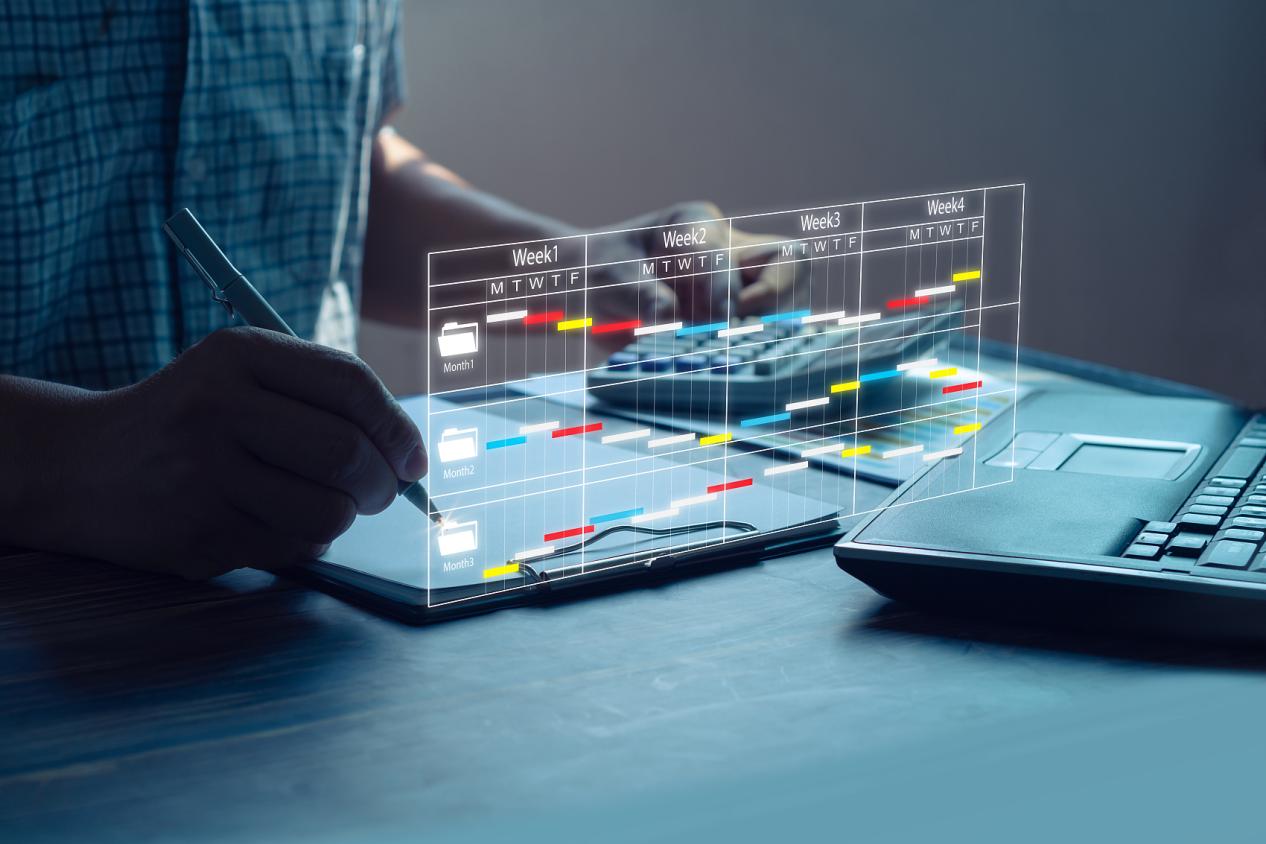 アナリストは、分析してメモを取り、データベースに接続された KPI レポートを生成する責任があります。財務組織戦略、データ管理システム、計画、財務計画、オンライン バンキング